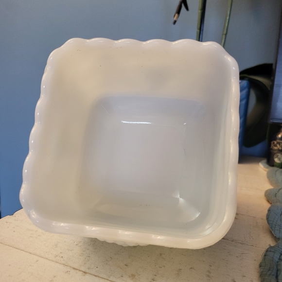 Achor Hocking Square Grape Milk Glass Footes Planter or Decor Dish - Picture 5 of 6